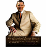 Herr Präsident (Classic) Fotoskulptur<br><div class="desc">Die von dem Chicagoer Künstler Cheryl Daniels entworfene großartige Fotoskulptur enthält ein inspirierendes Zitat von Präsident Barack Obama.</div>