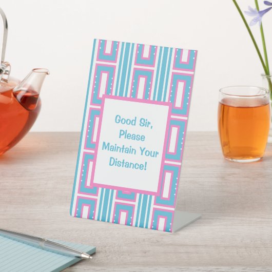 Herr Schild 'Bitte Abstand halten' Lustiges Podest (In SItu)