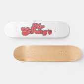 Herr Strong | Rote Buchstaben Skateboard (Horizontal)