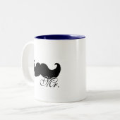 Herr Tasse - mit dem schwarzen Schnurrbart (Vorderseite Links)