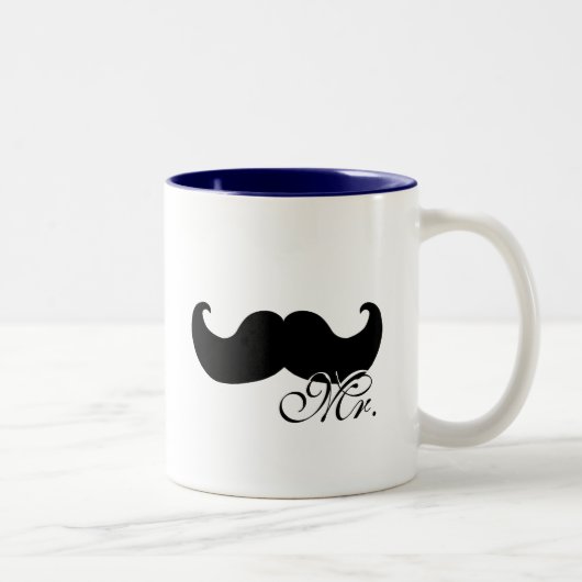 Herr Tasse - mit dem schwarzen Schnurrbart (Rechts)
