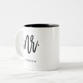 Herr Trendy Script Personalized Zweifarbige Tasse (Vorderseite Links)