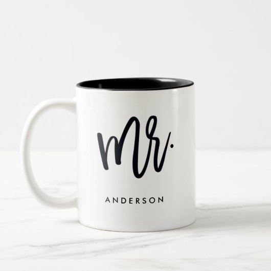 Herr Trendy Script Personalized Zweifarbige Tasse (Links)