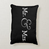 Herr und Frau Bride and Groom Wedding Gift Zierkissen (Rückseite(Vertikal))