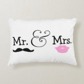 Herr und Frau Bride and Groom Wedding Gift Zierkissen (Vorderseite)