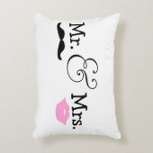 Herr und Frau Bride and Groom Wedding Gift Zierkissen (Vorderseite(Vertikal))