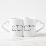 Herr und Frau Darcy Liebestassen<br><div class="desc">Romantische passende Tasse für die Fans von Jane Austen Pride and Prejudice. Ein lustiges Geschenk für einen modernen Tag, Lizzie Bennet oder Mr. Darcy, mit einem Nottext, der von einem eingravierten Band und einer Hochzeitsband umrahmt ist.</div>