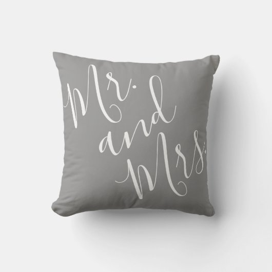 Herr und Frau Elegant Calligraphy Gray White Scrip Kissen (Vorderseite)