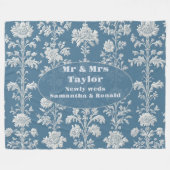 Herr und Frau Frischvermählt Staubblau Französisch Fleecedecke (Vorderseite (Horizontal))