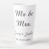 Herr und Frau fügen den Namen est hinzu. Ehepaar Milchtasse (Vorderseite)