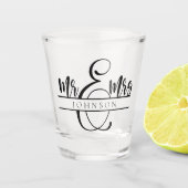 Herr und Frau Newlywed Couple Gifts Schnapsglas (Vorderseite)