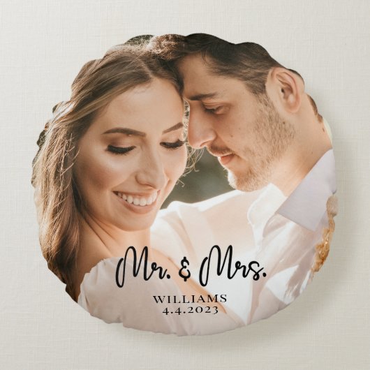 Herr und Frau Wedding Couple Pillow Rundes Kissen (Vorderseite)