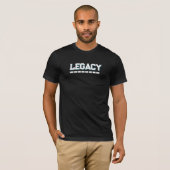 Herren Built Different Legacy Grafik T-Shirt (Vorne ganz)