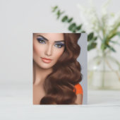 Herrliche Frau in Orange Postkarte (Stehend Vorderseite)