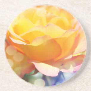 Herrliche gelbe Rosenrose Blume. Blumenfotografie. Sandstein Untersetzer