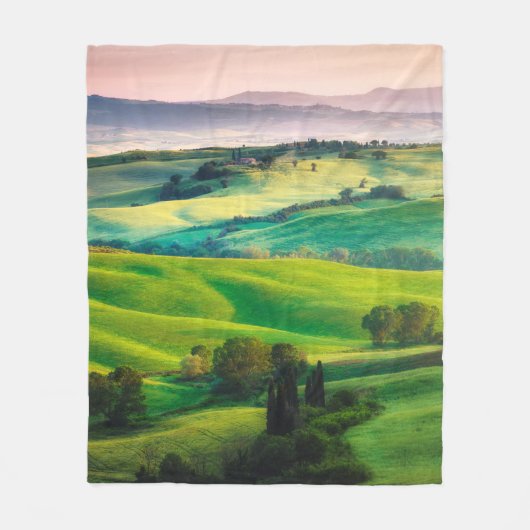 Herrliche Grüntöne in der Landschaft und mit Licht Fleecedecke (Vorderseite)