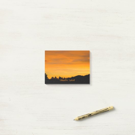 Herrliche orange Grasland-Hügel an der Post-it Klebezettel (Auf Schreibtisch)