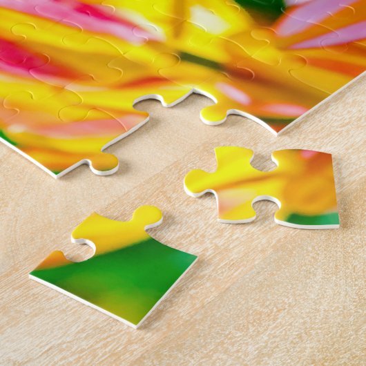 Herrliche Tulip-Blume auf einem Blumenbeet im Früh Puzzle (Seite)