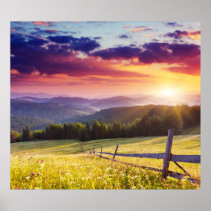 Herrlicher Sonnenuntergang in den Bergen Poster