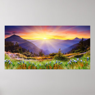 Herrlicher Sonnenuntergang in der Berglandschaft Poster