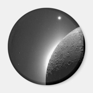 Herrliches die NASA-Bild, der Mond beleuchtete Magnet