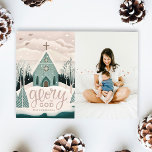 Herrlichkeit zu Gott | Religiöses Weihnachtskirche Feiertagskarte<br><div class="desc">Teilen Sie Ihren Glauben und Ihre Familie mit dieser wunderschön gestalteten Weihnachtsfotokarte von "Ruhm zu Gott". Ihr individuelles Foto erscheint neben einer friedlichen Winterkirchenillustrierung und einer spirituellen Botschaft, die persönliche Wärme mit einem aussagekräftigen Glaubensbekenntnis verbindet. Ideal für Christliche Familien, die in dieser Saison Segnungen, Freude und Liebe versenden möchten. Personalisieren...</div>