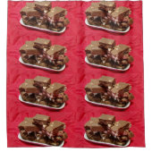 Herry Chocolate Marshmallow Fudge auf einer Platte Duschvorhang (Vorderseite)