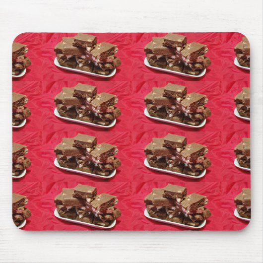 Herry Chocolate Marshmallow Fudge auf einer Platte Mousepad (Vorne)