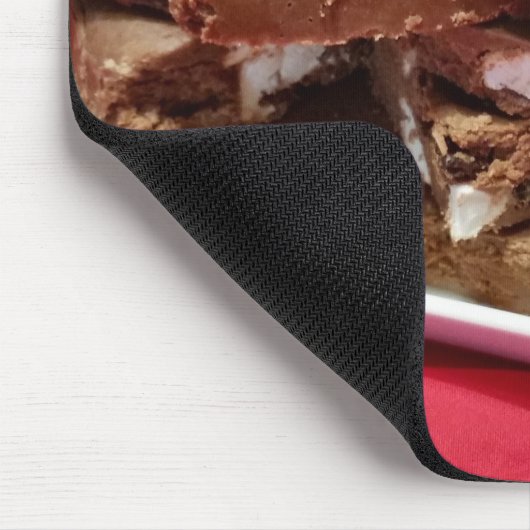 Herry Chocolate Marshmallow Fudge auf einer Platte Mousepad (Ecke)
