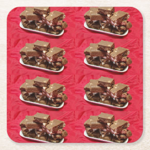 Herry Chocolate Marshmallow Fudge auf einer Platte Rechteckiger Pappuntersetzer