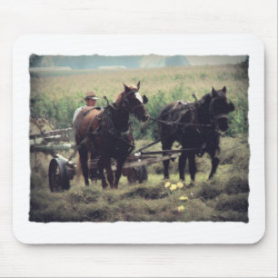 Herstellung des Heus mit Pferden Mousepad