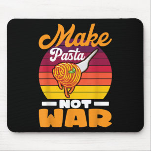 Herstellung von Pasta statt Krieg I Mac & amp; Käs Mousepad