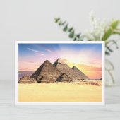 herunterladbare ägyptische Pyramidenlandschaft Einladung (Stehend Vorderseite)