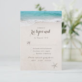Herz am Sandstrand Hochzeit RSVP Karte (Stehend Vorderseite)
