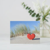 Herz am Strand Postkarte (Stehend Vorderseite)