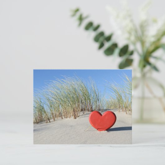 Herz am Strand Postkarte (Stehend Vorderseite)
