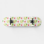 Herz-Äpfel mit rosa Tupfen und Herzen Skateboard (Horizontal)