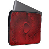 Herz auf rotem Damast Laptopschutzhülle (Vorne Rechts)