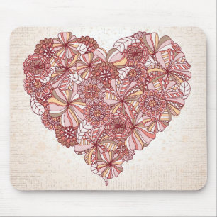 Herz aus handgezeichneten Blumen Mousepad