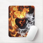 Herz aus Stein inmitten von Flammen Mousepad (Mit Mouse)