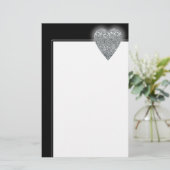 Herz. Bedrucktes hellgraues und mittelgraues Muste Briefpapier (Stehend Vorderseite)