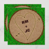 Herz Carved Initials Wood Tree Rings Wedding Einladung (Vorne/Hinten)