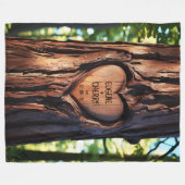 Herz Carved Names Wood Tree Trunk Fleece Blanket (Vorderseite (Horizontal))