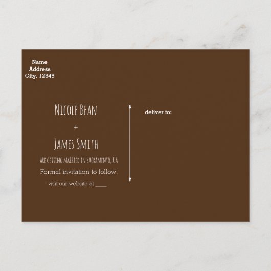 Herz Carved Tree Trunk Rustikal Save the Date Ankündigungspostkarte (Rückseite)