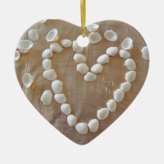 Herz der weißen Muscheln, Liebe des Sommers Beach Keramik Ornament (Vorne)