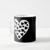 Herz des Herzens - Schwarzes Herz am weißen Herz Kaffeetasse (Vorderseite Links)