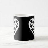 Herz des Herzens - Schwarzes Herz am weißen Herz Kaffeetasse (Mittel)