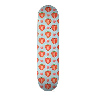 Herz Erdbeeren mit Punkten und Herzen Skateboard