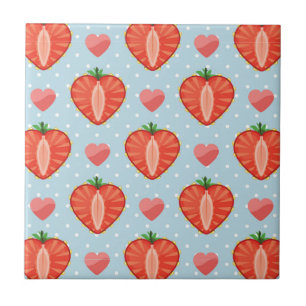 Herz-Erdbeeren mit Tupfen und Herzen Fliese