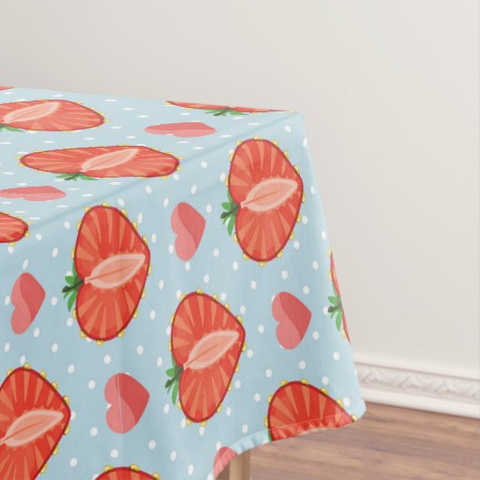 Herz-Erdbeeren mit Tupfen und Herzen Tischdecke (Beispiel)